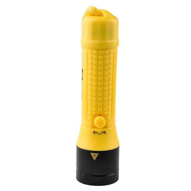 Jasna latarka nurkowa CERR LED – Underwater Flashlight recenzja i cena